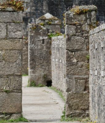 Incorporating Rock-Retaining Walls into Your Landscape Design Rock Retaining Walls
