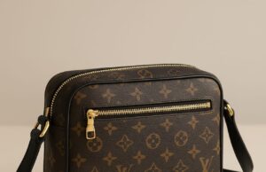 Louis Vuitton Crossbody Bag Review: Comfort, Capacity and Styling Tips for Every Occasion Luxury Crossbody